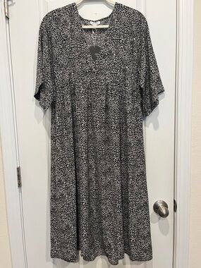 NWT!! Mittoshop Black and White Midi Dress